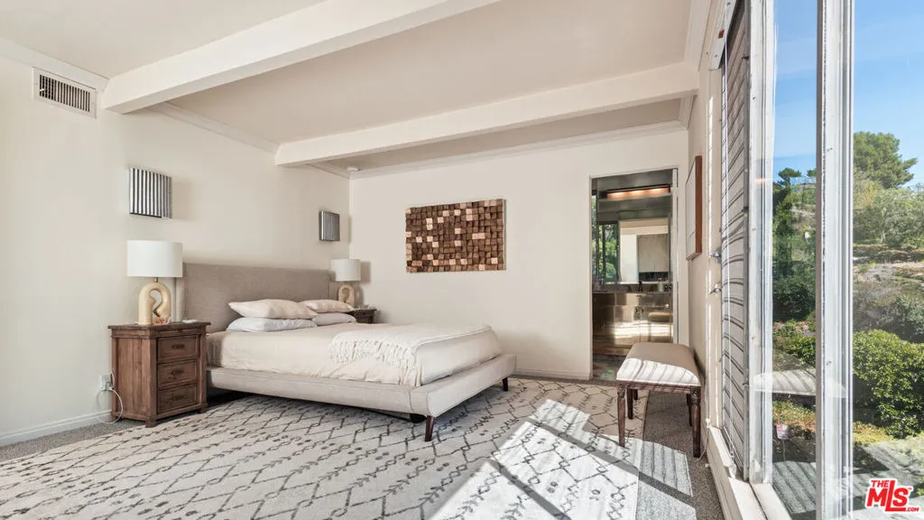 9319 Lloydcrest Drive, Beverly Hills, California 90210 home-pic-11